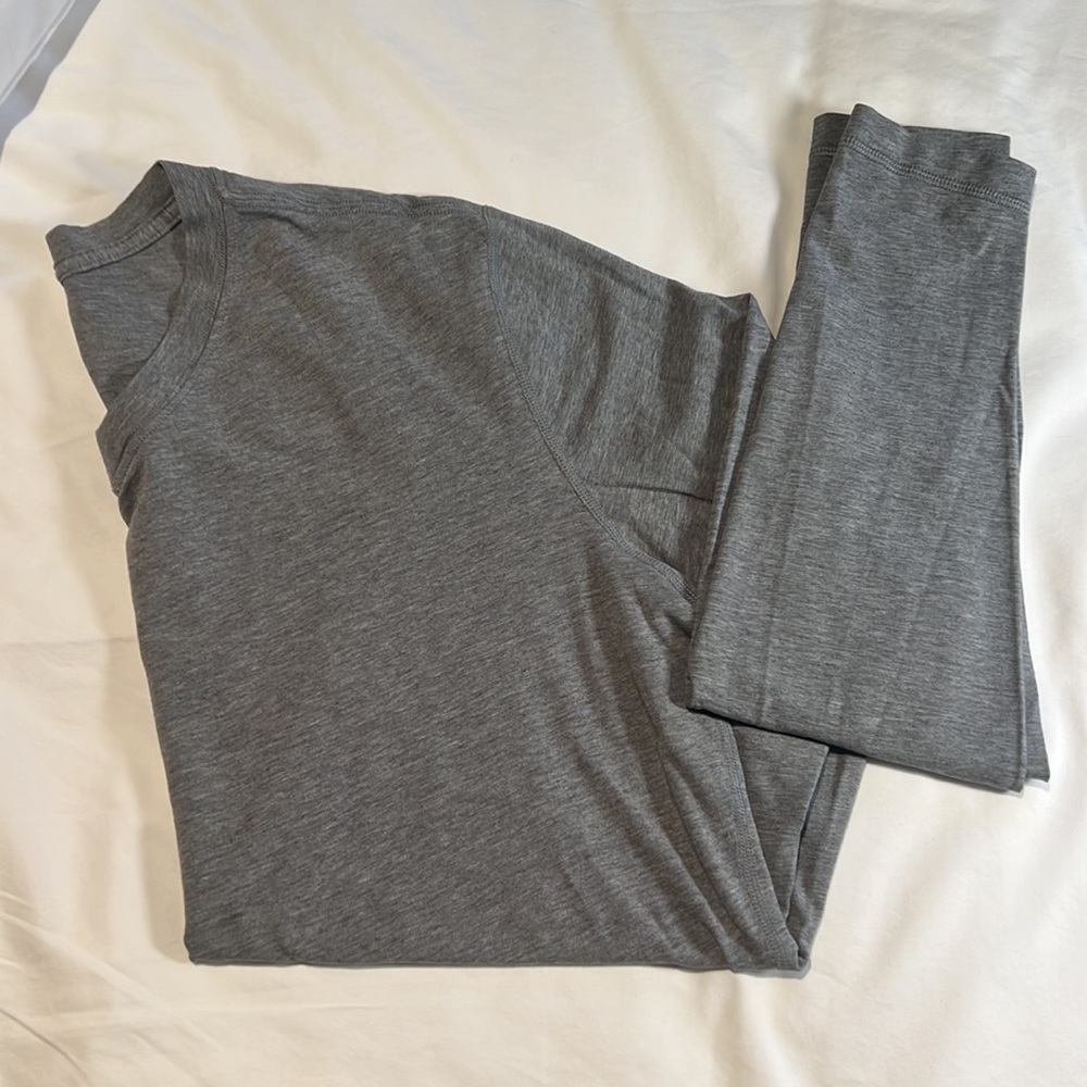 Lululemon V-neck stretch long sleeve - medium